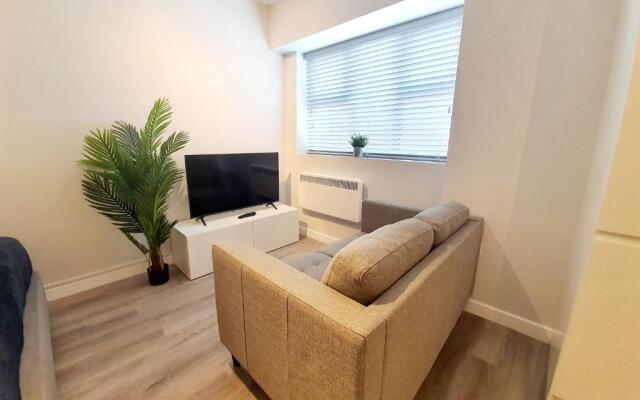 Beautiful Modern Studio Town Centre Close to Beach