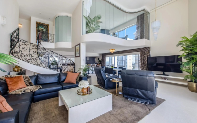Pacific Plaza Apartments