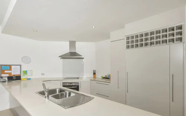 Peponi 4 - Beachfront Apartment