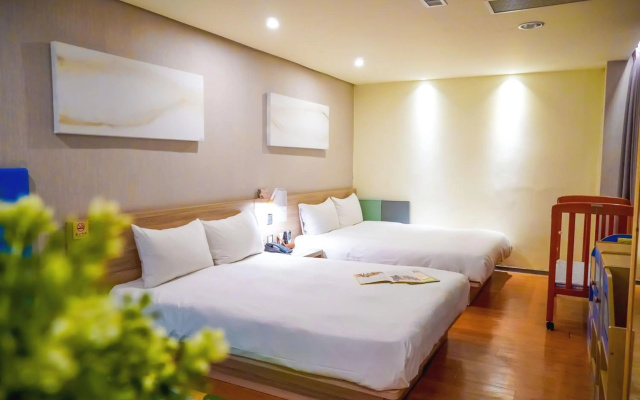 Smile 73 Hotel - Image 4