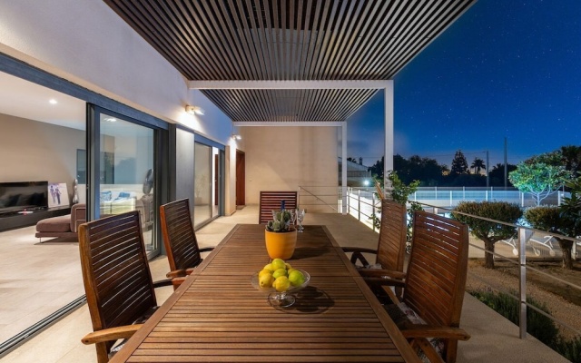 Sunshine Villa by Fidalsa