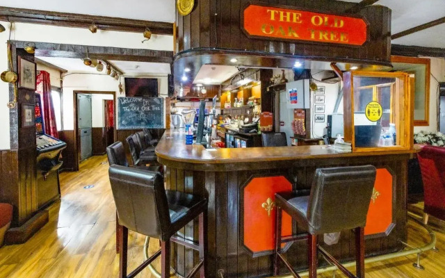 Old Oak Tree Inn