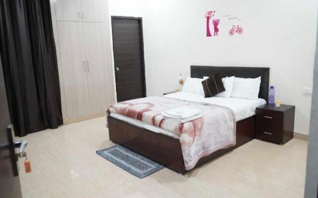 OYO Hotel Pinaki Stay Near Noida Sector 51 Metro Station