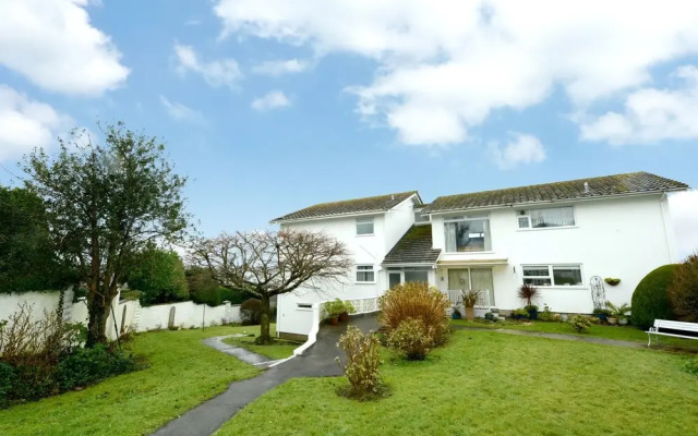 Peaceful Holiday Home in Saundersfoot With Balcony