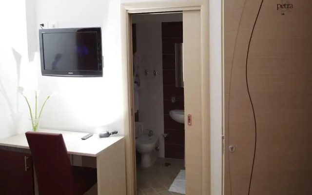 B&B Acropolis
