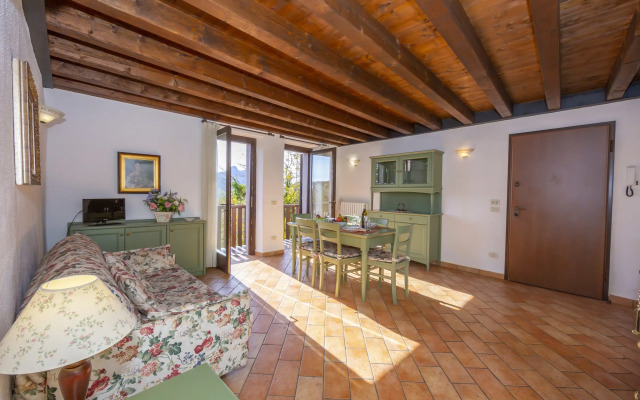 Liano Orchidea -terrace & Parking