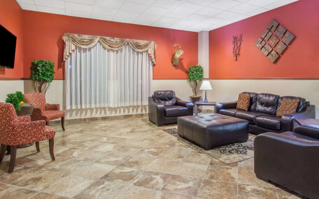 Days Inn & Suites by Wyndham Mt Pleasant
