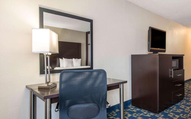 Comfort Inn & Suites Near Universal Orlando Resort - Convention Ctr