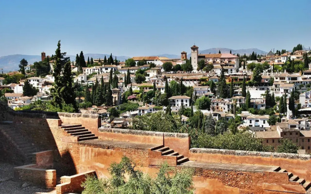 Sky is Blue in Granada - Private Parking Included