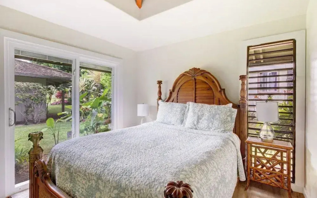 Hale Kamalani 3 Bedroom Home by RedAwning