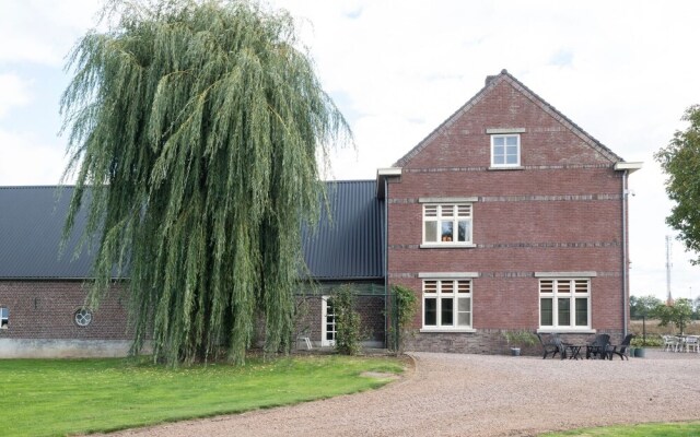 Cozy Villa in Broekhuizenvorst Near Nature Reserve De Maasduinen