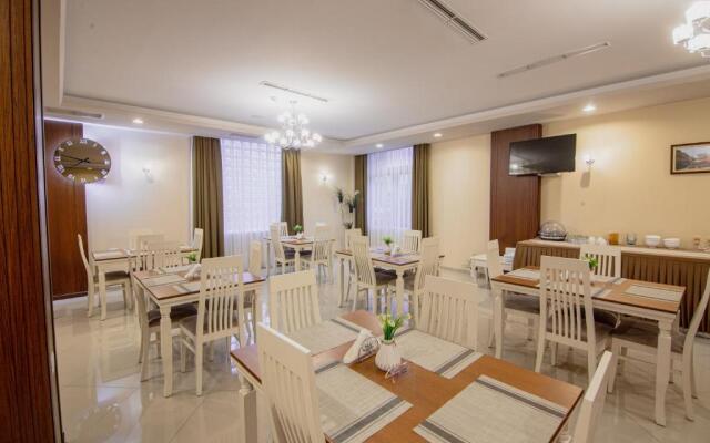 Christis Hotel Borova