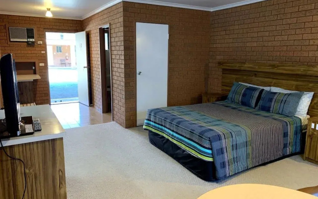 Kingswood Motel & Apartments