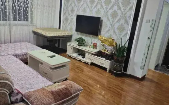 Benxi Huamu Hefu Warm Apartment