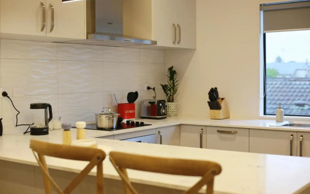 Cozy and comfortable, sunny three-storey building
