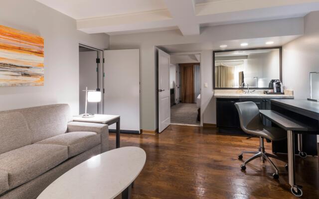 Holiday Inn & Suites Phoenix Airport North by IHG