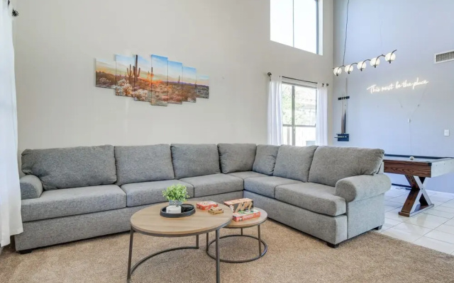 Heated Pool & Game Room: Family Home in Scottsdale