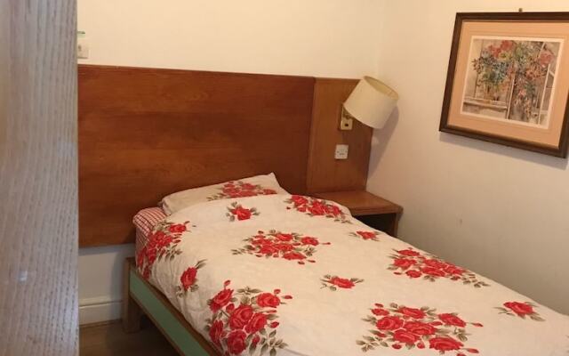 Junction 10 Budget Travel Accommodation