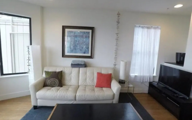 Russian Hill Vista Holiday