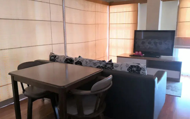 Choke-Set-Thee House