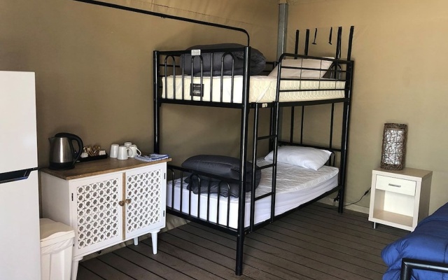 NRMA Lake Somerset Holiday Park – Guest Rooms – Hazeldean