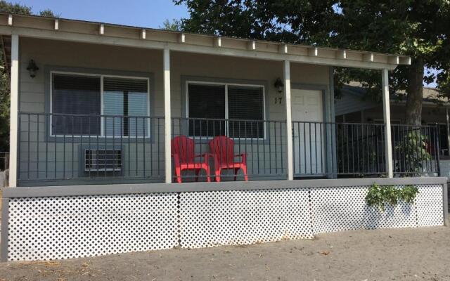 Clear Lake Cottages & Marina