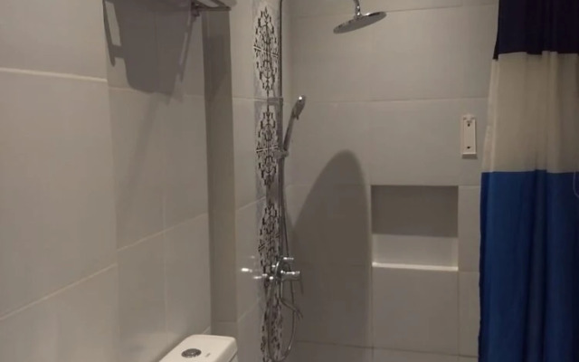 OYO 816 Oktowaves Hotel