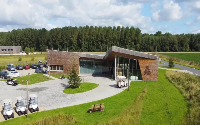 Stylish Retreat With Sauna