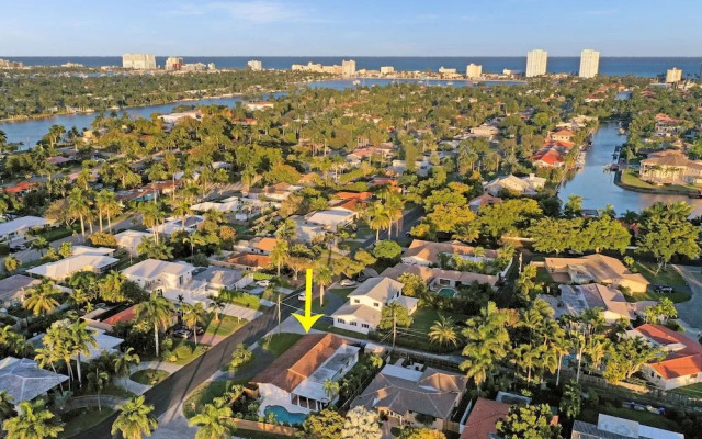 Renovated 5½ Bedroom Home/Heated Pool