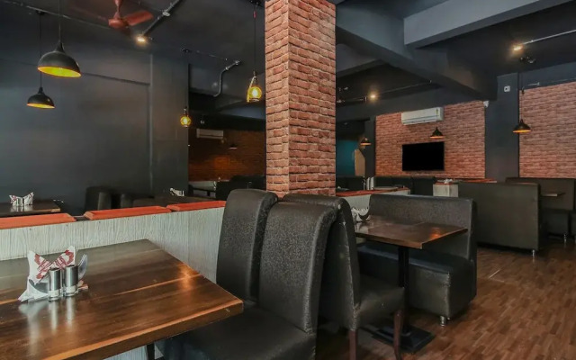 OYO 28743 Golconda Inn