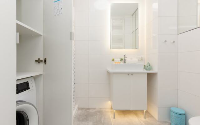 Cozy Apartment Marywilska by Renters