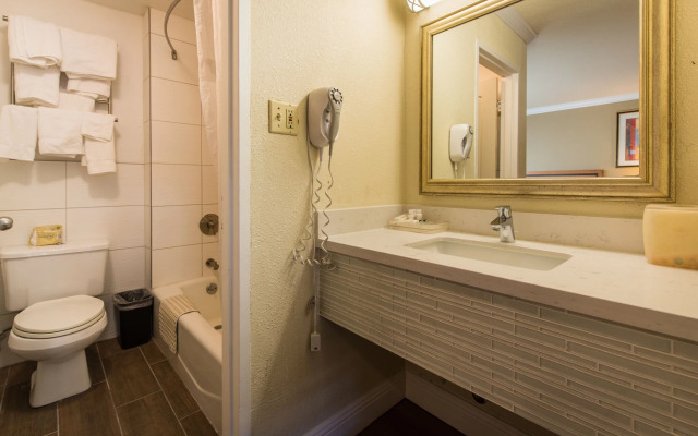 SOMA Park Inn – Civic Center