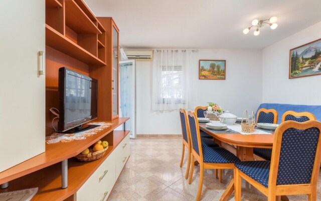 Stunning Apartment in Fazana With Wifi and 2 Bedrooms