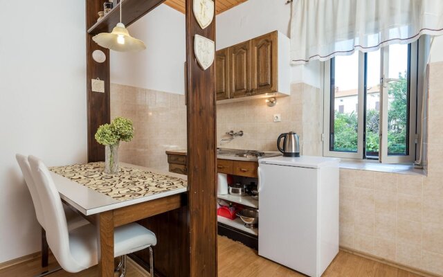 Beautiful Apartment in Omisalj With Wifi