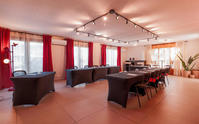 Kyriad Marseille - Vitrolles Aéroport