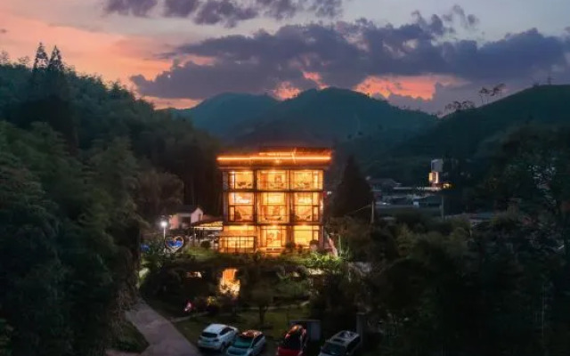 Moganshan Pinzhu Guanlan Yueying Hot Spring Holiday Home