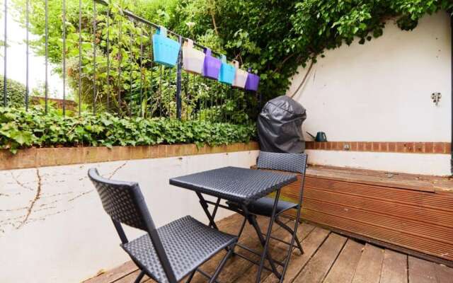 The Putney Getaway - Bewitching 1bdr Flat With Patio