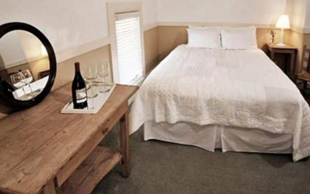 Valley Ford Hotel