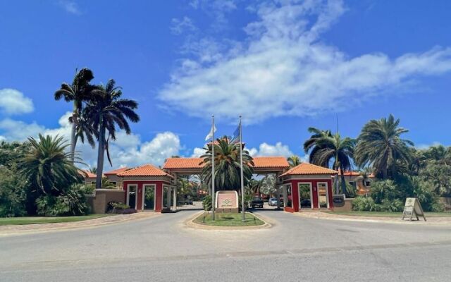 2BR 3BA GYM Pools 24 7 Security Restaurant