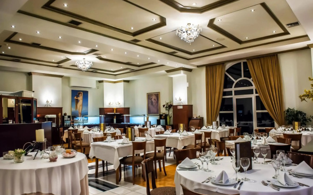 Kouros Hotel
