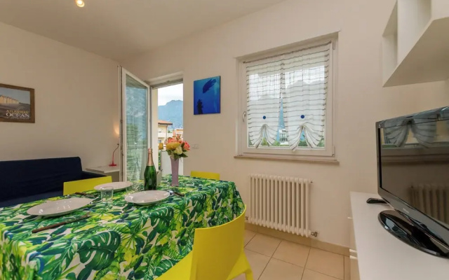 Torbole Relax, Pool & Balcony Apartment 2