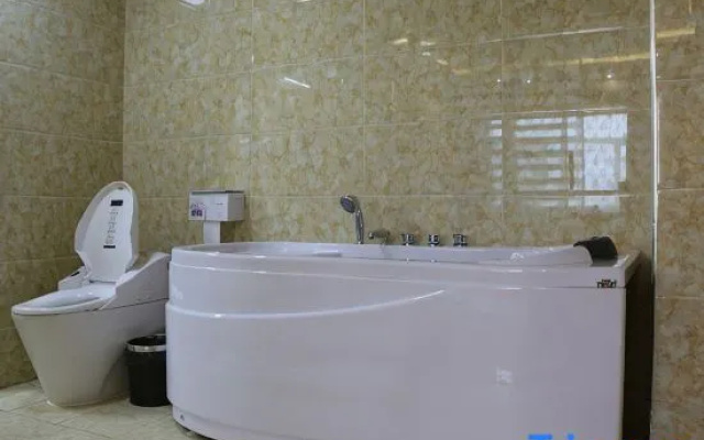 Gonghe Yulong Hotel