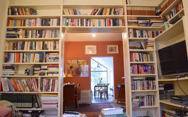 2 Bedroom Family Home In Brixton