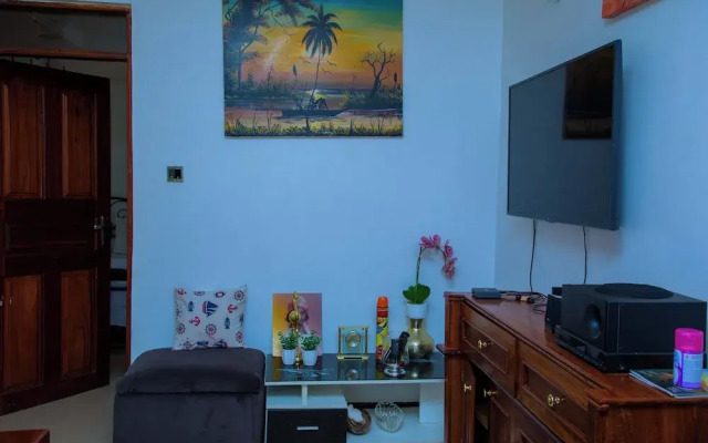 Dar es Salaam-sleeps8-parking-garden-pet Friendly