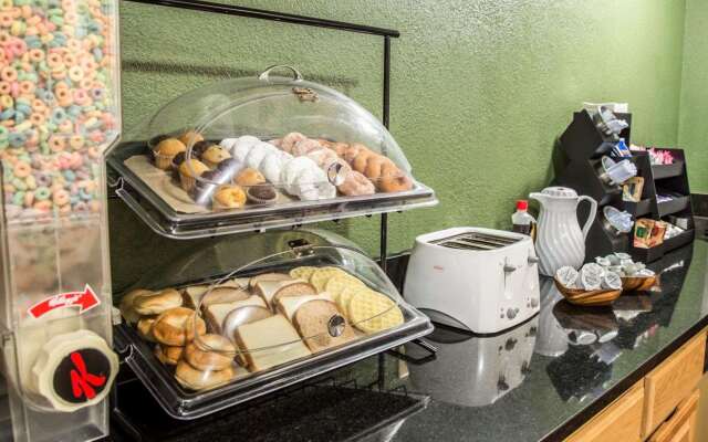 Rodeway Inn & Suites Plymouth Hwy 64