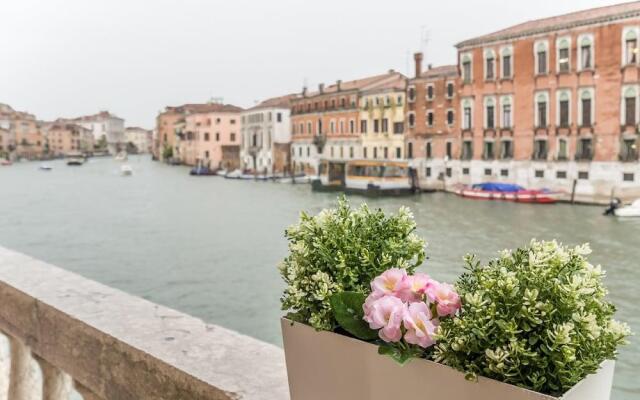 Luxury Apartment On Grand Canal