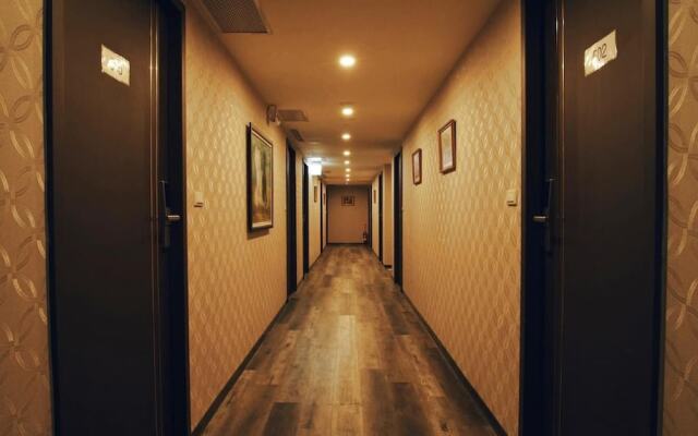 Crystal City Hotel