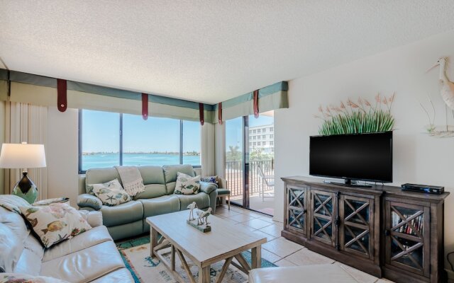 Bahia Del Mar P-401 by Vtrips