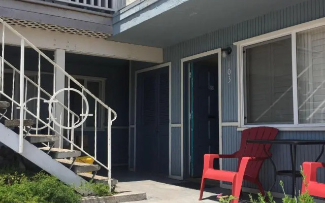 The Shores Inn and Beach Houses