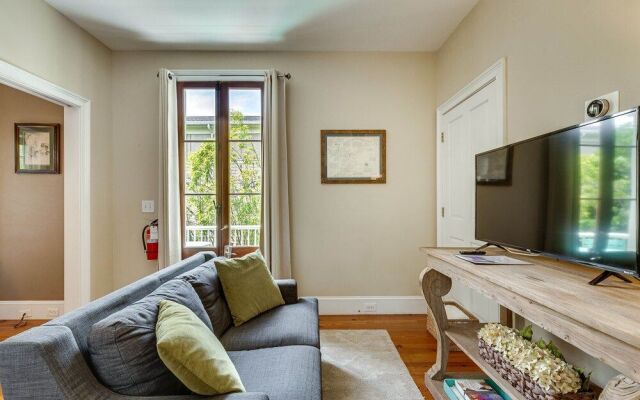 Tranquility with Garden & Heated Pool near King Street